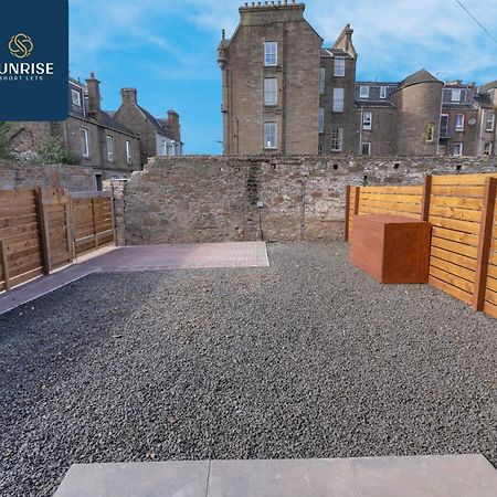 L2 - Stunning 4 Bed House With 6 Beds And 3 Bathrooms, Tvs In Each Room, Free Parking, Fully Equipped, Local Amenities, Easy Ring Road Access, Special Rates Ask Sunrise Short Lets Dundee Exteriör bild