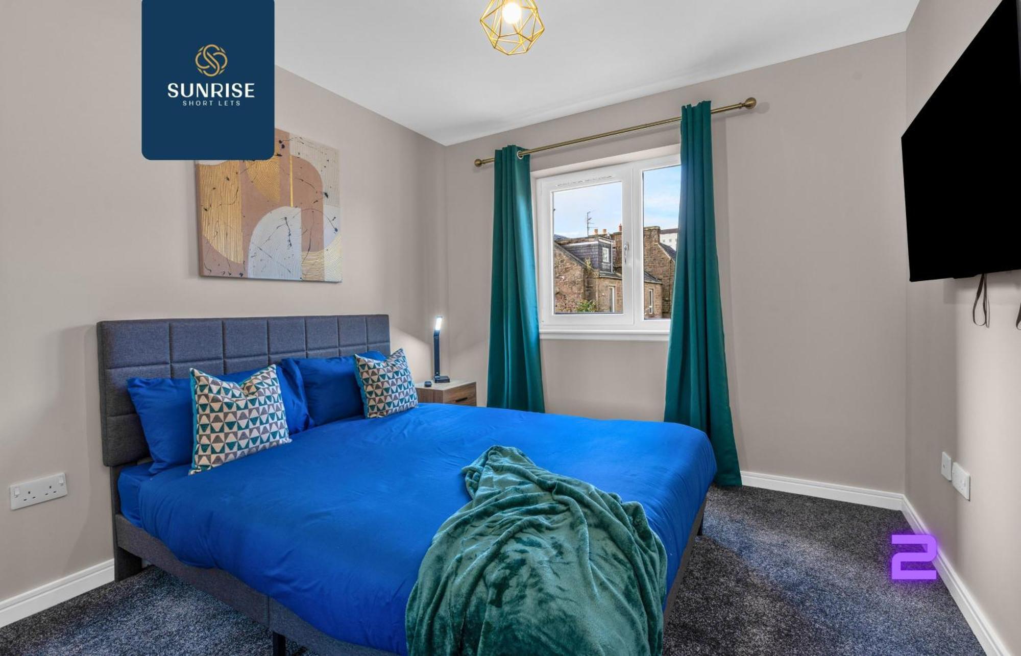 L2 - Stunning 4 Bed House With 6 Beds And 3 Bathrooms, Tvs In Each Room, Free Parking, Fully Equipped, Local Amenities, Easy Ring Road Access, Special Rates Ask Sunrise Short Lets Dundee Exteriör bild