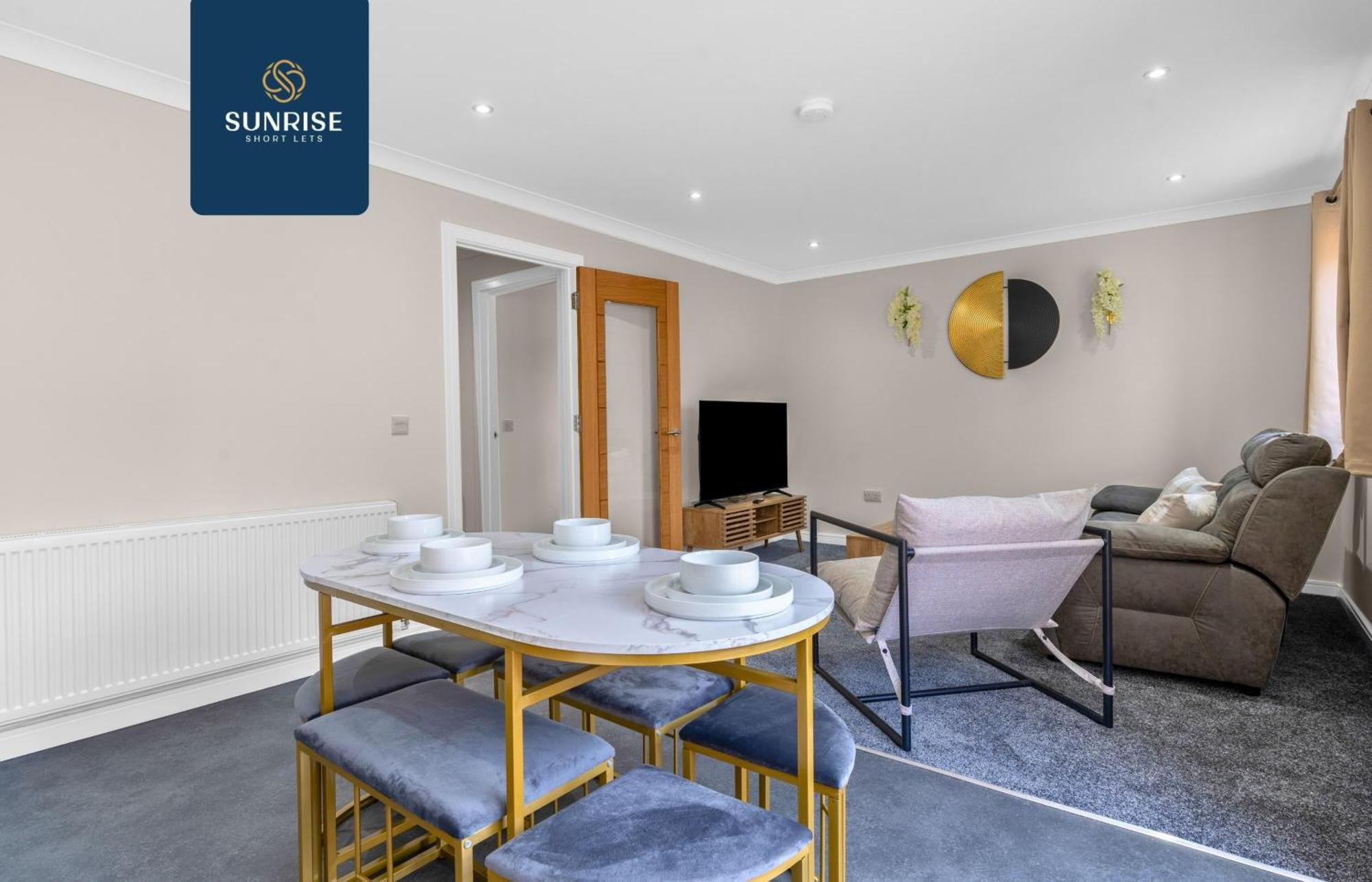 L2 - Stunning 4 Bed House With 6 Beds And 3 Bathrooms, Tvs In Each Room, Free Parking, Fully Equipped, Local Amenities, Easy Ring Road Access, Special Rates Ask Sunrise Short Lets Dundee Exteriör bild